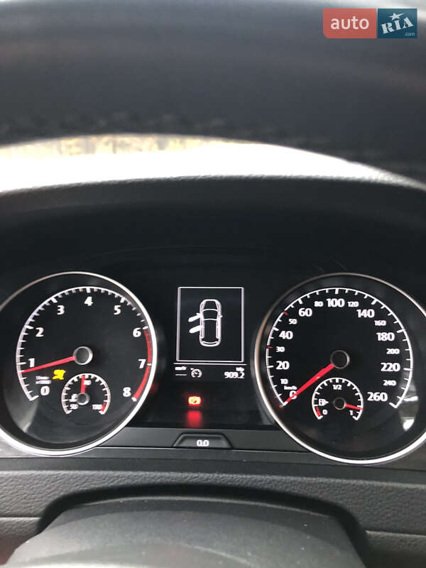 Хетчбек Volkswagen Golf 2017 в Вишгороді