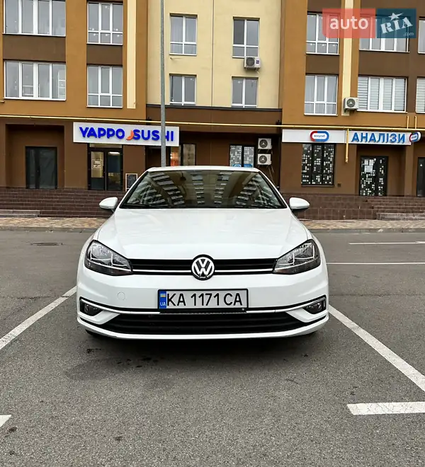 Хетчбек Volkswagen Golf 2021 в 