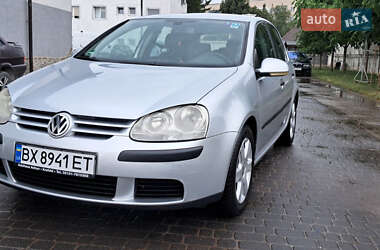 Хетчбек Volkswagen Golf 2004 в Теофіполі