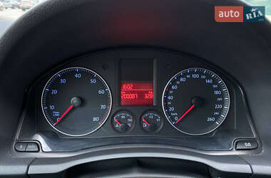 Хэтчбек Volkswagen Golf 2005 в 