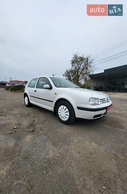 Хетчбек Volkswagen Golf 2000 в Новоархангельську