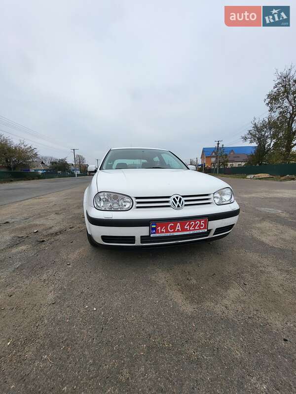 Хетчбек Volkswagen Golf 2000 в Новоархангельську