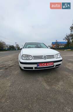 Хетчбек Volkswagen Golf 2000 в Новоархангельську