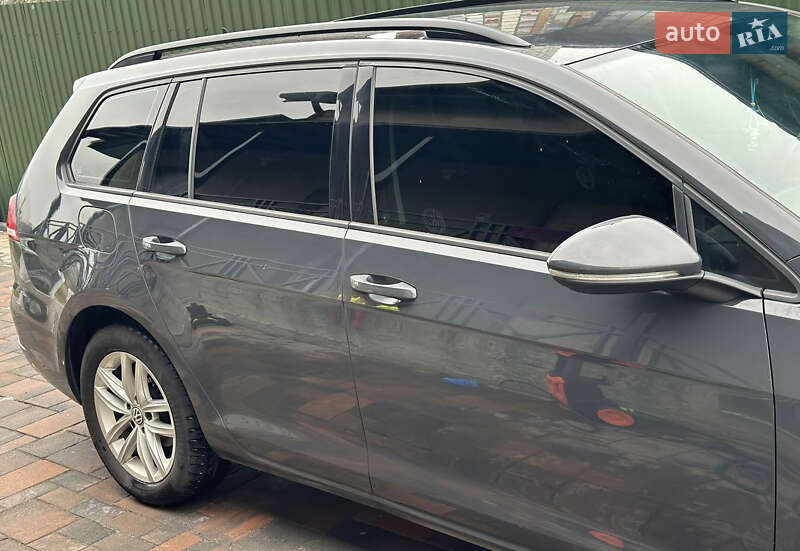 Універсал Volkswagen Golf 2017 в Рівному