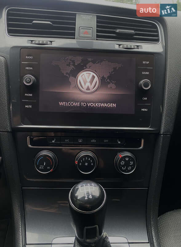 Універсал Volkswagen Golf 2017 в Рівному
