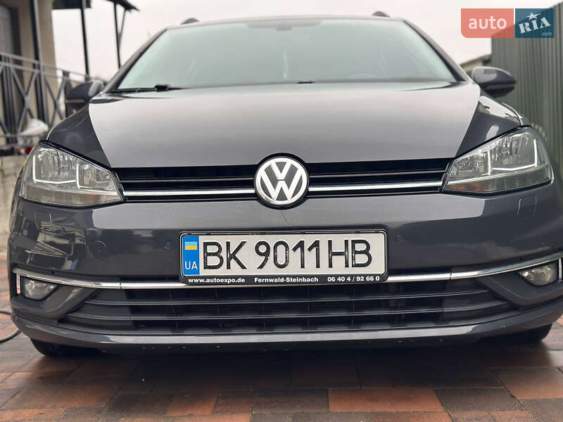 Універсал Volkswagen Golf 2017 в Рівному