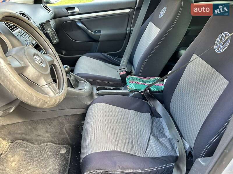 Універсал Volkswagen Golf 2010 в Луцьку