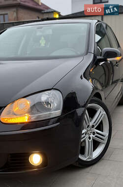 Хэтчбек Volkswagen Golf 2005 в Львове