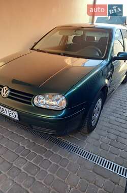 Хетчбек Volkswagen Golf 2003 в Львові