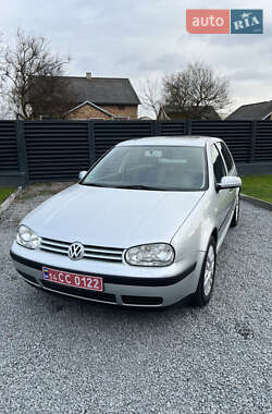 Хэтчбек Volkswagen Golf 2001 в Буске