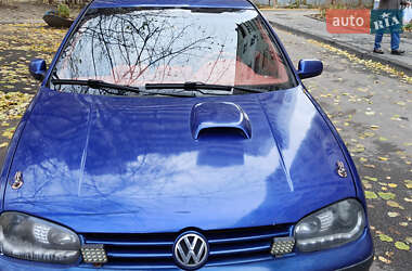 Хэтчбек Volkswagen Golf 2002 в Харькове