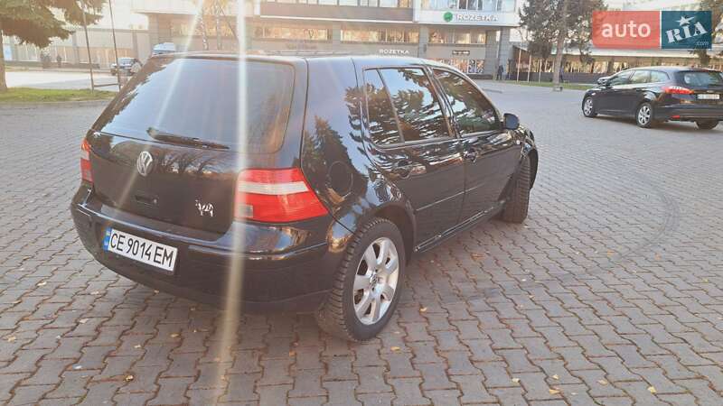 Хэтчбек Volkswagen Golf 2003 в Черновцах