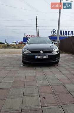 Хетчбек Volkswagen Golf 2015 в Житомирі