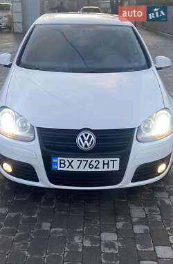 Хэтчбек Volkswagen Golf 2008 в Староконстантинове