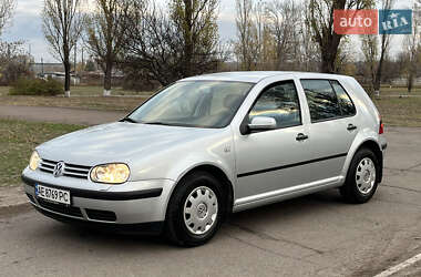 Хэтчбек Volkswagen Golf 2001 в 