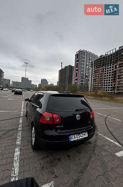 Хетчбек Volkswagen Golf 2004 в Києві