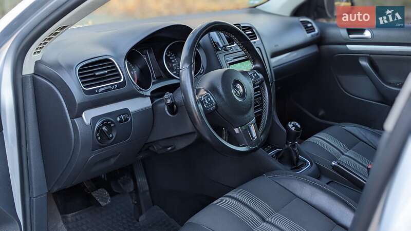 Універсал Volkswagen Golf 2013 в Чернівцях