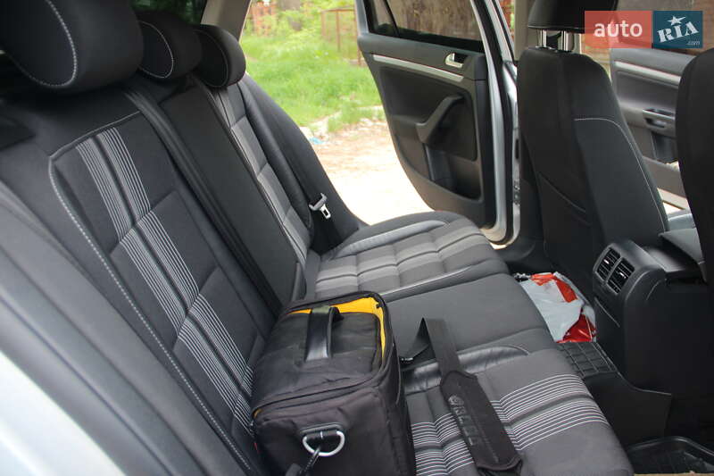 Універсал Volkswagen Golf 2012 в Одесі