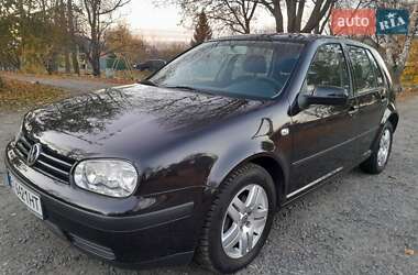 Хэтчбек Volkswagen Golf 2001 в Миргороде