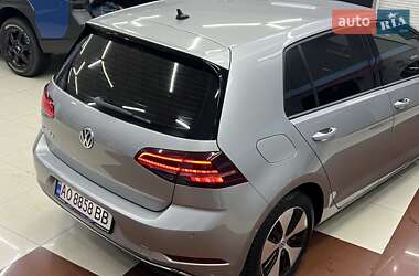Хетчбек Volkswagen Golf 2018 в 