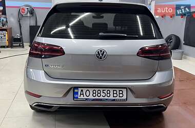 Хетчбек Volkswagen Golf 2018 в 