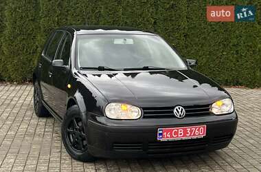 Хэтчбек Volkswagen Golf 2002 в Самборе