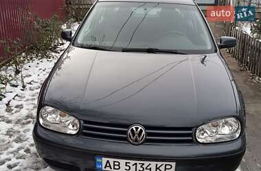 Хэтчбек Volkswagen Golf 2001 в Ладыжине