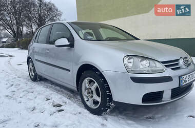 Хэтчбек Volkswagen Golf 2005 в Остроге