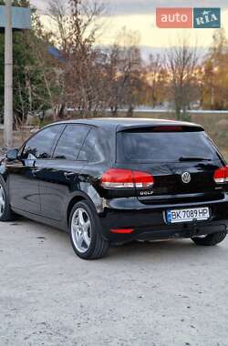 Хетчбек Volkswagen Golf 2010 в Вараші