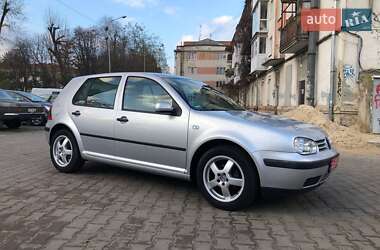 Хэтчбек Volkswagen Golf 2003 в Луцке