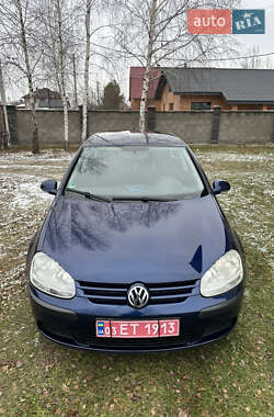 Хэтчбек Volkswagen Golf 2005 в Сарнах