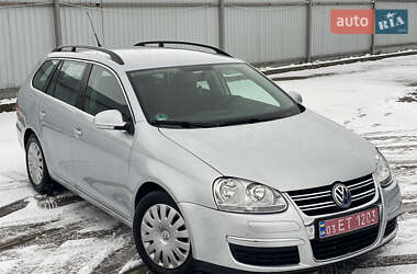 Универсал Volkswagen Golf 2009 в Дубно