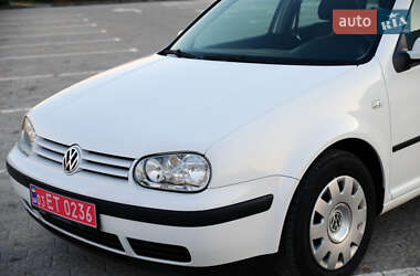 Универсал Volkswagen Golf 2003 в Мостиске