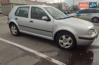 Хэтчбек Volkswagen Golf 2003 в Чугуеве