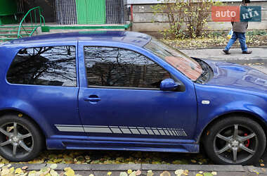 Хетчбек Volkswagen Golf 2002 в Харкові