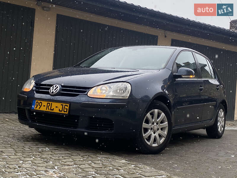 Хэтчбек Volkswagen Golf 2005 в Самборе