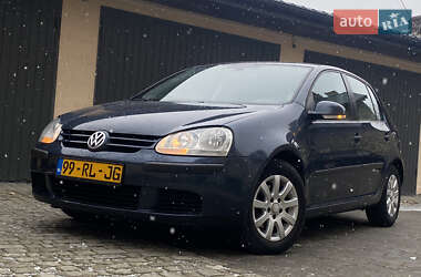 Хэтчбек Volkswagen Golf 2005 в Самборе