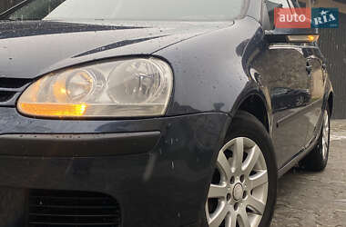 Хэтчбек Volkswagen Golf 2005 в Самборе