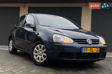 Хэтчбек Volkswagen Golf 2005 в Самборе