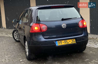 Хэтчбек Volkswagen Golf 2005 в Самборе