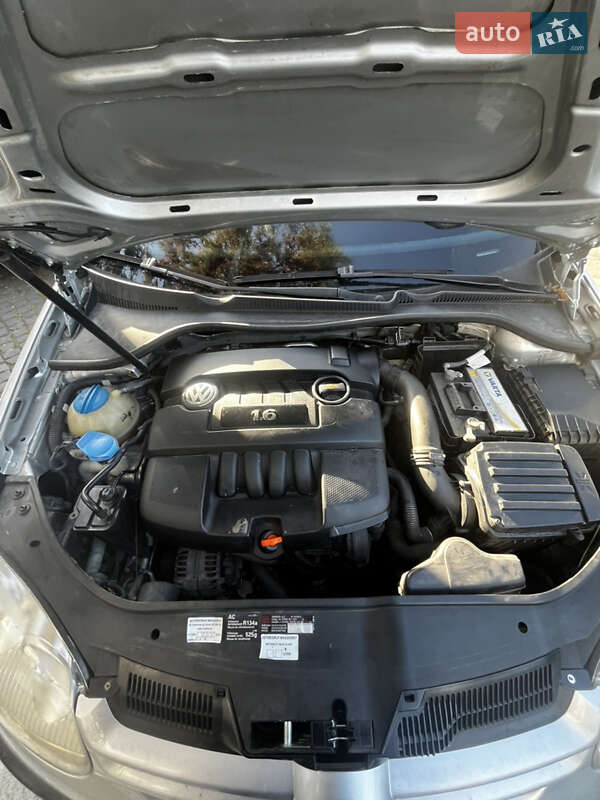 Хетчбек Volkswagen Golf 2004 в Львові