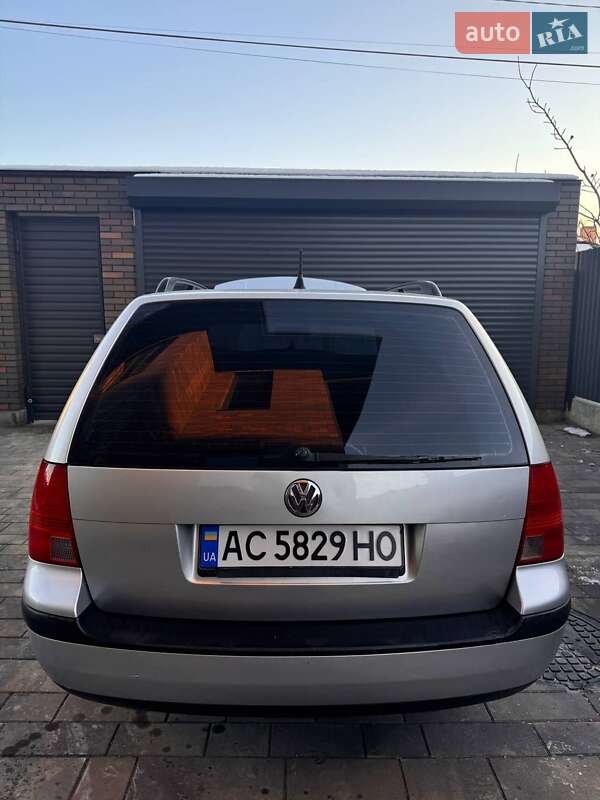 Універсал Volkswagen Golf 2002 в Цумані