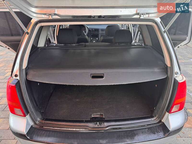 Універсал Volkswagen Golf 2002 в Цумані