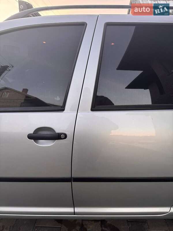 Універсал Volkswagen Golf 2002 в Цумані