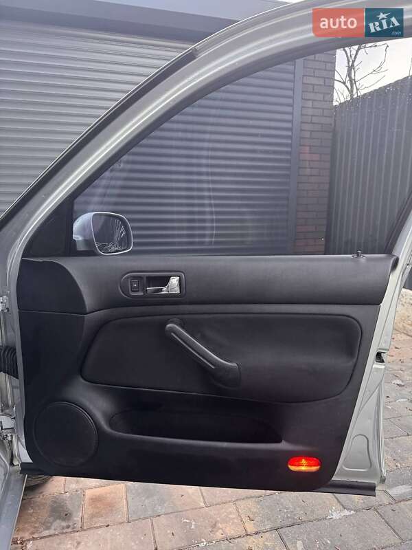 Універсал Volkswagen Golf 2002 в Цумані