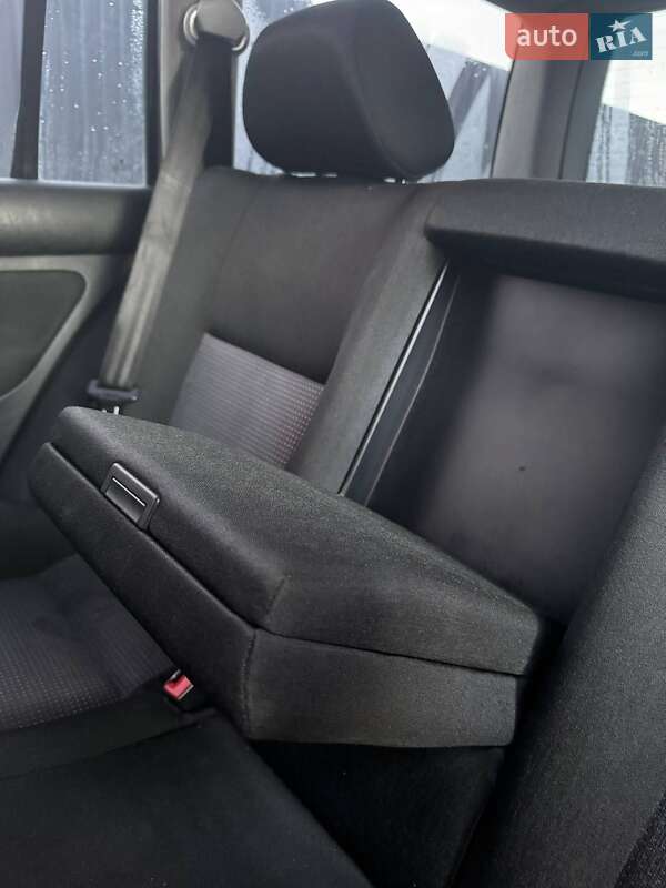 Універсал Volkswagen Golf 2002 в Цумані