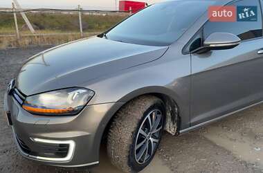 Хетчбек Volkswagen Golf 2015 в Львові