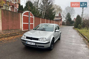 Хэтчбек Volkswagen Golf 2002 в Ровно