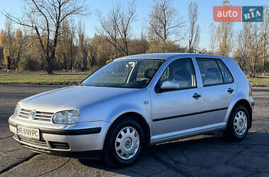 Хэтчбек Volkswagen Golf 2001 в Каменском