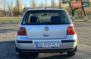 Хэтчбек Volkswagen Golf 2001 в 